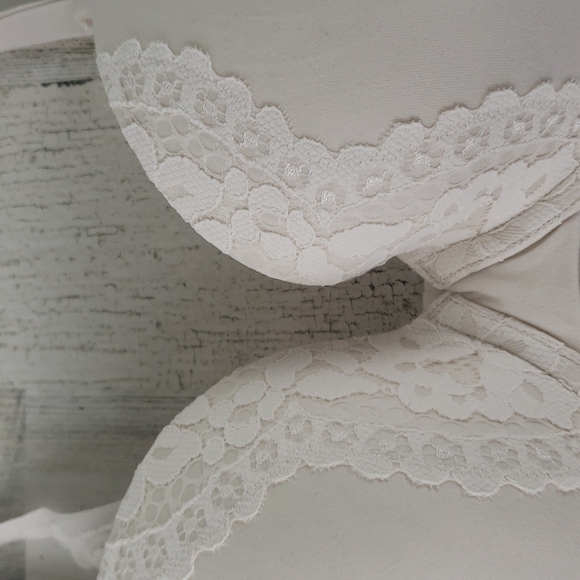 Victoria's Secret perfect shape cream with lace underwire bra Size 32DD - Picture 3 of 13